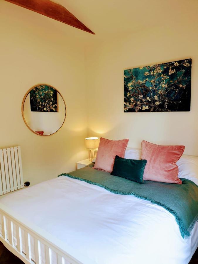 Finest Retreats - Blackbarn Wood Balsham Exterior photo